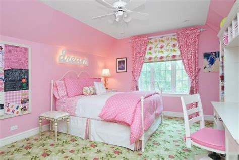 Beautiful ways to use pink two colour combination for bedroom walls