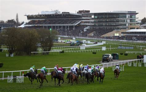 Why does Cheltenham racecourse have an Old Course and New Course?