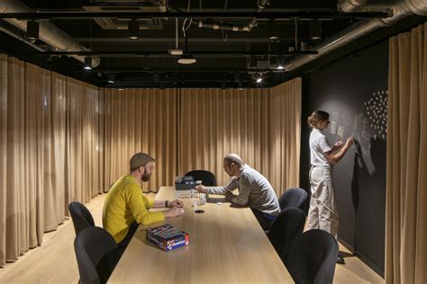 Five design tips for productive meeting spaces