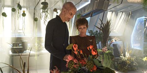 Star Trek: Discovery Season 5 Saru Romance Teased By Doug Jones