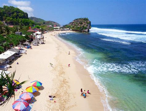 Pantai Indrayanti Gunungkidul - Tiket Masuk dan Rute Pantai Indrayanti