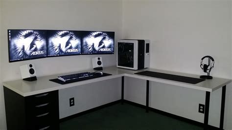 White Desk Gaming Setup - Emi Furniture