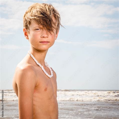 Foto de Closeup Portrait of Young Preteen Boy Standing at the Beach Shirtless do Stock | Adobe Stock