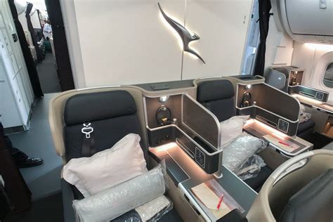 A perfect hop across the Pacific: Qantas 787 business class – Garmur Design