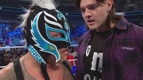 Dominik Mysterio begs Rey Mysterio to punch him: SmackDown, Feb. 24 ...