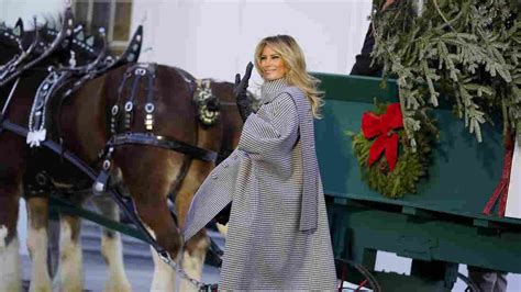 Melania Trump's 2020 Christmas Decorations Are Unconventionally ...