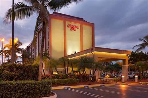 Park at Hampton Inn Miami Airport West (MIA) | One Stop Parking