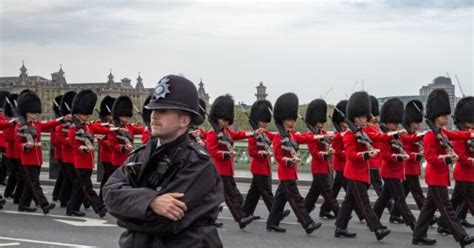 U.K. Armed Police Hand In Their Guns to Protest Officer's Murder Charge ...