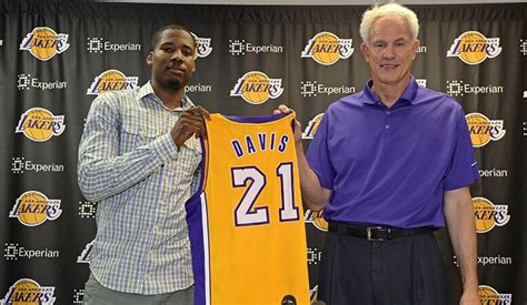 Lakers Sign Ed Davis | NBA.com