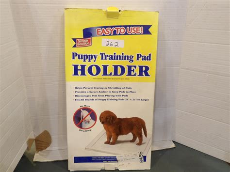 Lot - PUPPY TRAINING PAD HOLDER