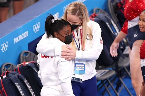 Simone Biles Shouts Out Coach, Trainer for Support amid Event Exits