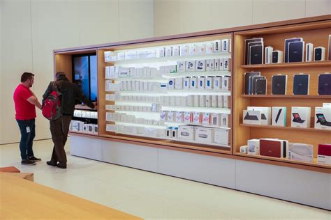 Apple's second Brooklyn store is a giant triangle - CNET