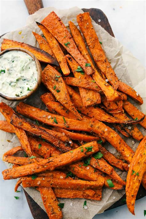 Crispy Garlic Sweet Potato Fries Recipe - Yummy Recipe