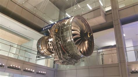 Boeing 787 engine (RR Trent 1000) on display at Virginia Tech : aviation