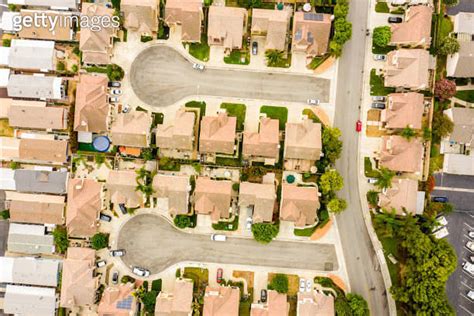 Aerial of Houses in California Suburbs 이미지 (1052204766) - 게티이미지뱅크