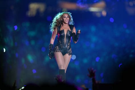 Beyonce Super Bowl 2013 Performing-07 – GotCeleb