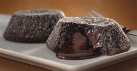 Domino's adds Chocolate Lava Crunch Cakes | Nation's Restaurant News