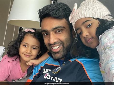 R Ashwin Shares "Jet Lagged" Photo With Daughters From Quarantine ...