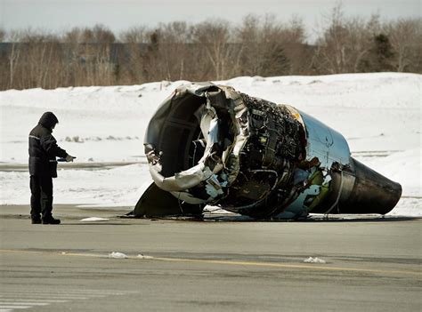 2015 Air Canada crash in Halifax blamed on approach procedure, visibility, lighting | CBC News