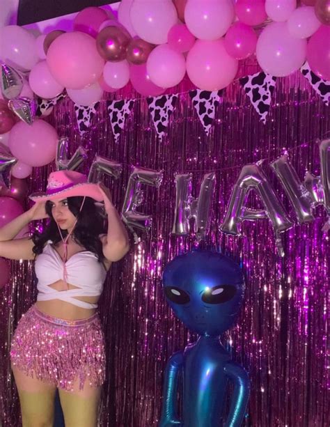 𝘍𝘖𝘓𝘓𝘖𝘞 @QUINTECIACHAA 𝘍𝘖𝘙 𝘔𝘖𝘙𝘌 𝘐𝘕𝘚𝘗𝘖💕 18th Birthday Party Themes, Glow ...