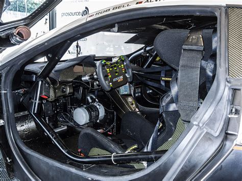 Interieur eines Mclaren 650s GT3 fahrzeug des blackplain Gt Cup ...