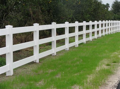 3 Rail White Vinyl Ranch Rail designed by Mossy Oak Fence Company, located in Orlando and ...