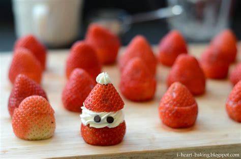 i heart baking!: strawberry santas