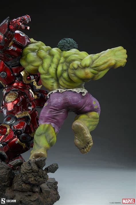 Sideshow Collectibles Reveals Powerful Hulk vs Hulkbuster Statue