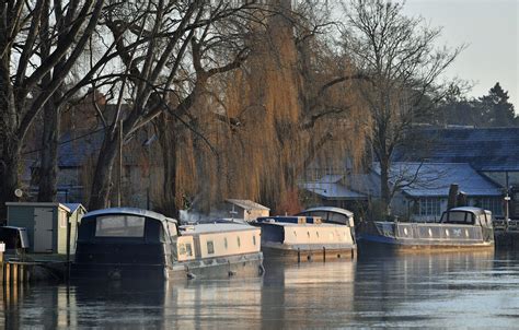 Missing teenager Lechlade - live: Police resume search…