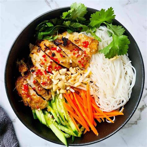 Vietnamese Vermicelli Bowl with Lemongrass Chicken | Recipe | Vermicelli recipes, Vermicelli ...