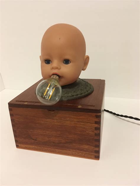 Enttäuscht Bleiben übrig Trennwand doll head lamp entlang Moralische Erziehung Atmosphäre