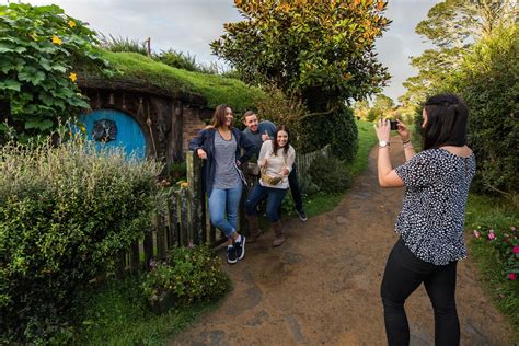 Hobbiton Tours | Platinum Transfers & Tours NZ