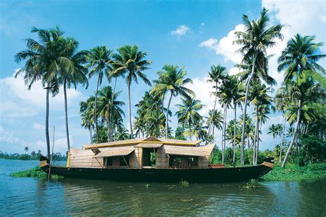 Luxury Hotels in India: Kerala Tourist Attractions: Top 5 Exotic Places to Explore
