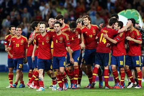 Spain's Soccer Team, a Champion for the Facebook Age - Bloomberg