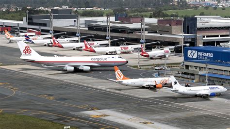 Curitiba Afonso Pena International Airport (CWB/SBCT) | Arrivals ...