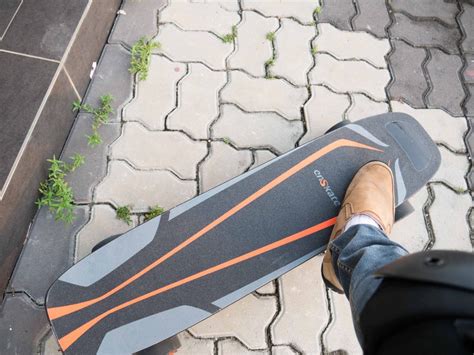 Enskate Woboard S Review - A futuristic looking shortboard! - Electric Skateboard HQ