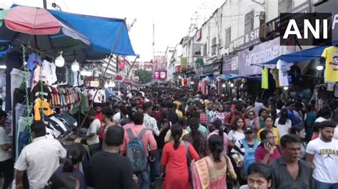 Kolkata markets see huge crowds as people step out for festive shopping ...