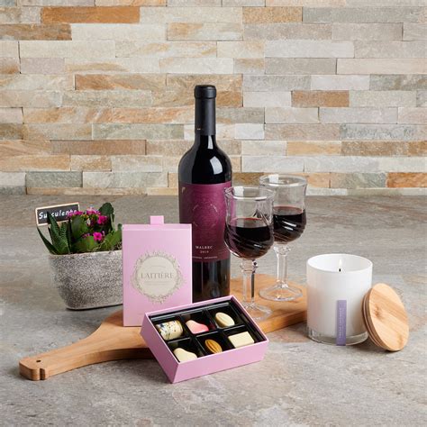 Wine & Chocolate for 2 Gift Basket – Wine gift baskets – US delivery