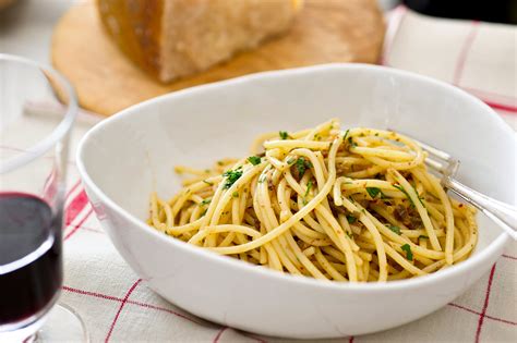 Midnight Pasta With Garlic, Anchovy, Capers and Red Pepper Recipe - NYT Cooking