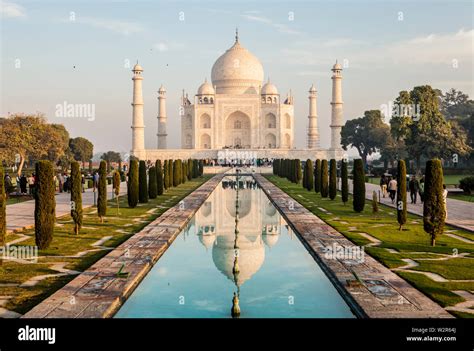 The Taj Mahal and reflecting pool, Agra, Uttar Pradesh, India Stock ...