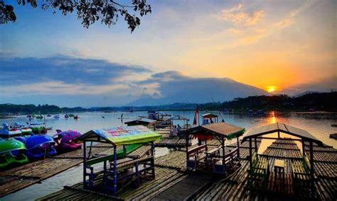 Situ Bagendit, Objek Wisata Alam yang Berbalut Legenda di Garut - iTrip