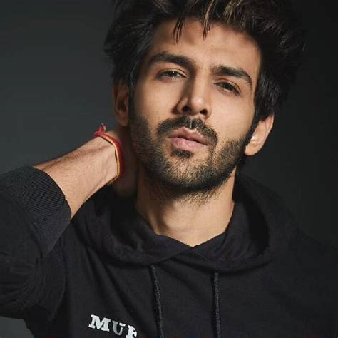 Dhamaka star Kartik Aaryan responds to a fan who offered Rs 20 crore to ...