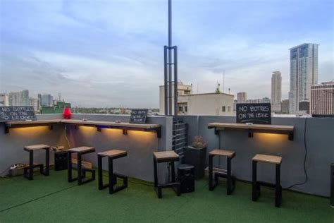 Rooftop Turf Side - Picture of Z Hostel, Makati - TripAdvisor