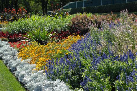 Beautiful Chicagoland Gardens to Visit with Kids - Chicago Parent