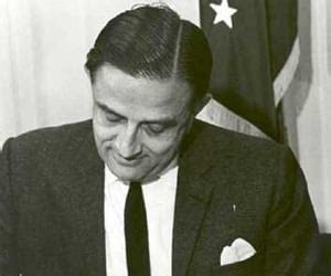 Vikram Sarabhai Biography - Childhood, Life Achievements & Timeline