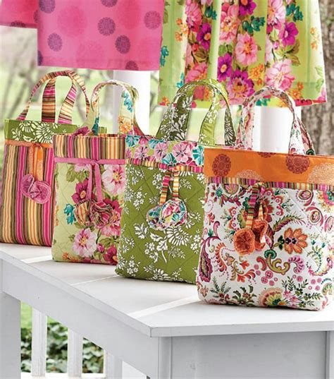 Quilting Digest. Larger scale prints work great in this easy tote. Get the free pattern here ...