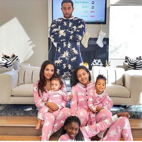 That's Ludacris! #Ludacris & the ladies of his family | Family picture outfits, Interracial ...