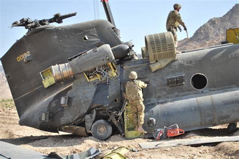 В США вновь разрешили полёты вертолётов CH-47 Chinook, у которых ...