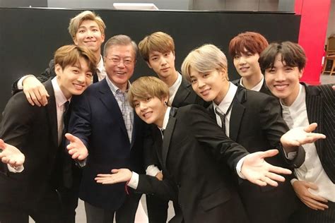 South Korean President Moon Jae In Mentions BTS In New Year Speech | Soompi