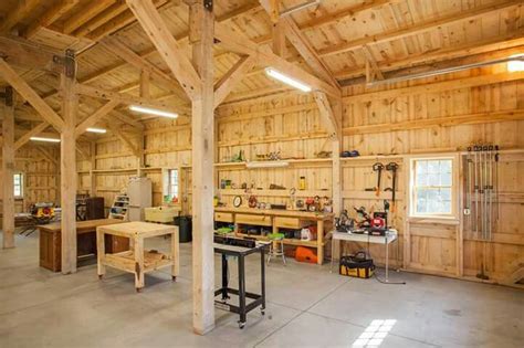 Pin by Marcel Paradis on garage | Garage workshop, Garage house, Barn ...